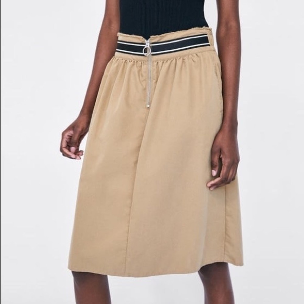 (B6) NWT Zara Basic Z1975 Tan Khaki Midi Skirt Sporty Striped Waist Zip Front XS